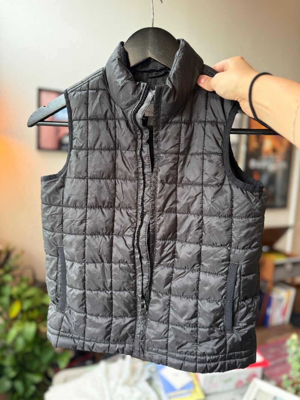 Old Navy Black Quilted Vest – Size Small